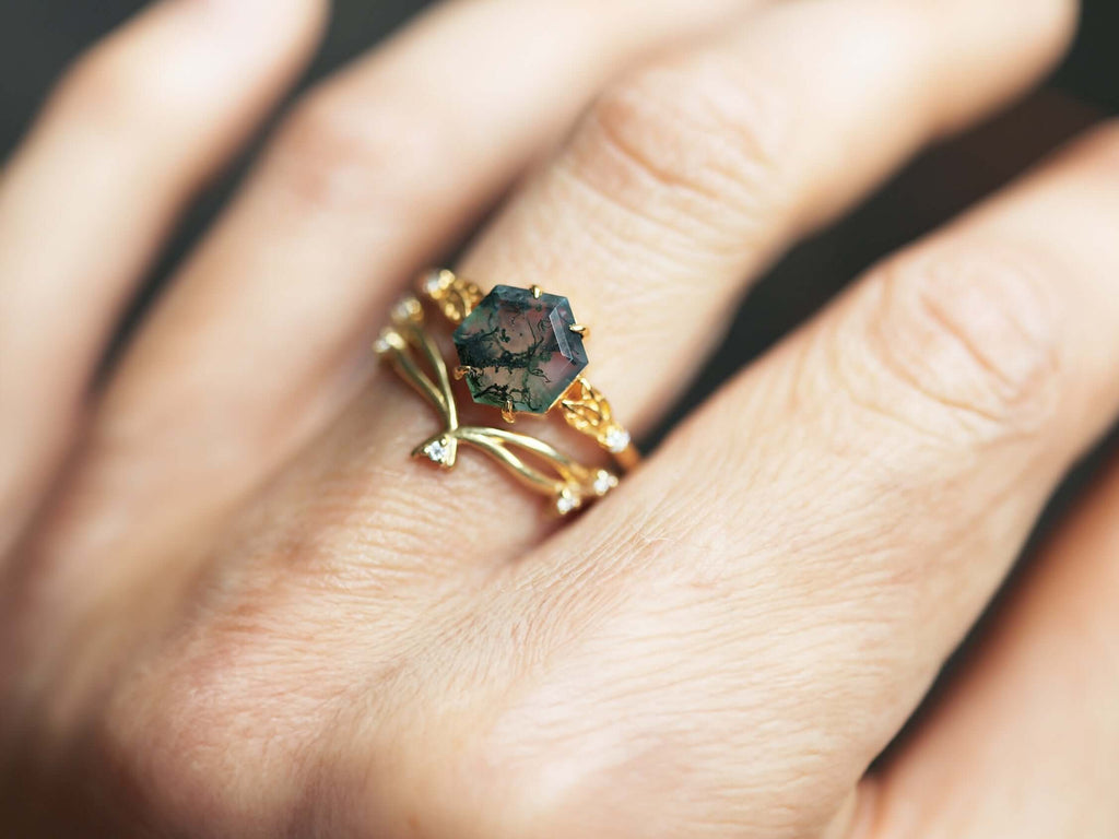 The Enchanting Allure of 14k Gold Moss Agate Rings